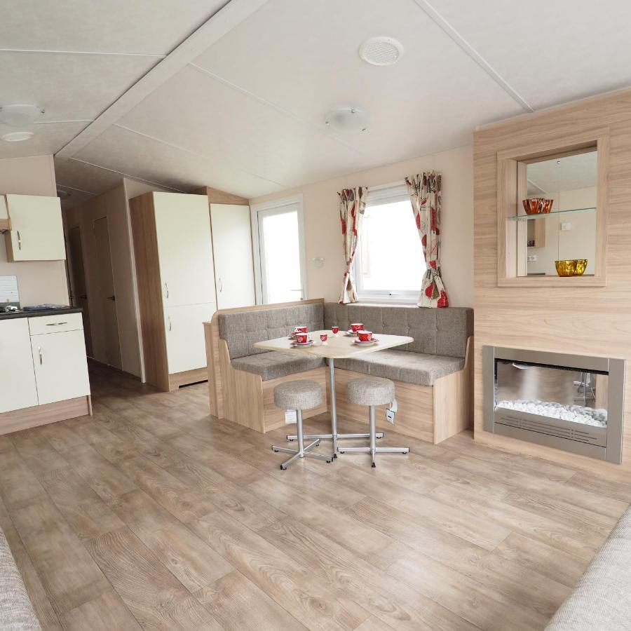 Camping De Binnenvaart Superior Chalet Aan de Wolfsberg Bagian luar foto