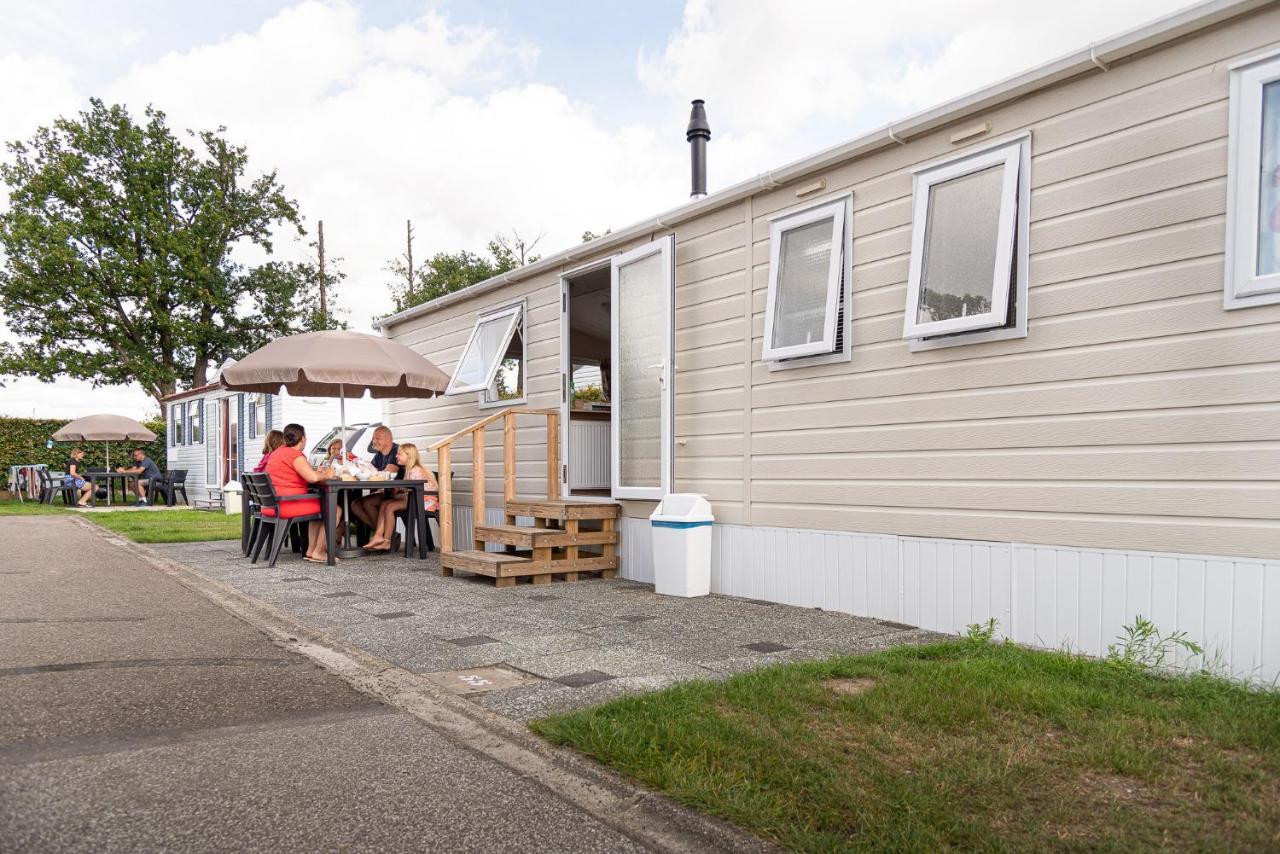 Camping De Binnenvaart Superior Chalet Aan de Wolfsberg Bagian luar foto
